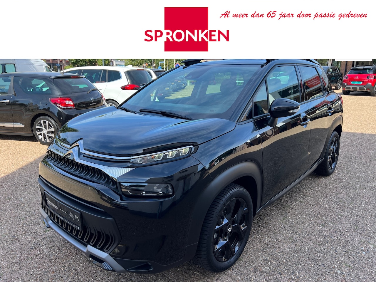 Citroën C3 Aircross - 1.2 PureTech Shine Pack Navi-Camera-Panoramadak-Stoelverwarming-Keyless - AutoWereld.nl