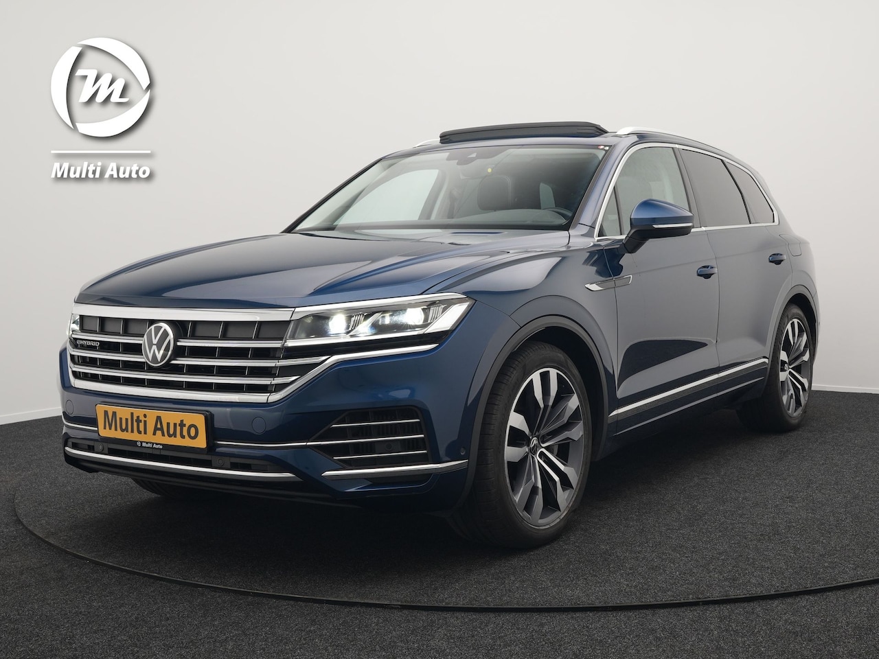 Volkswagen Touareg - 3.0 TSi eHybrid 4MOTION Elegance Plug In Hybrid 381pk Dealer O.H PHEV | Panodak | Luchtver - AutoWereld.nl