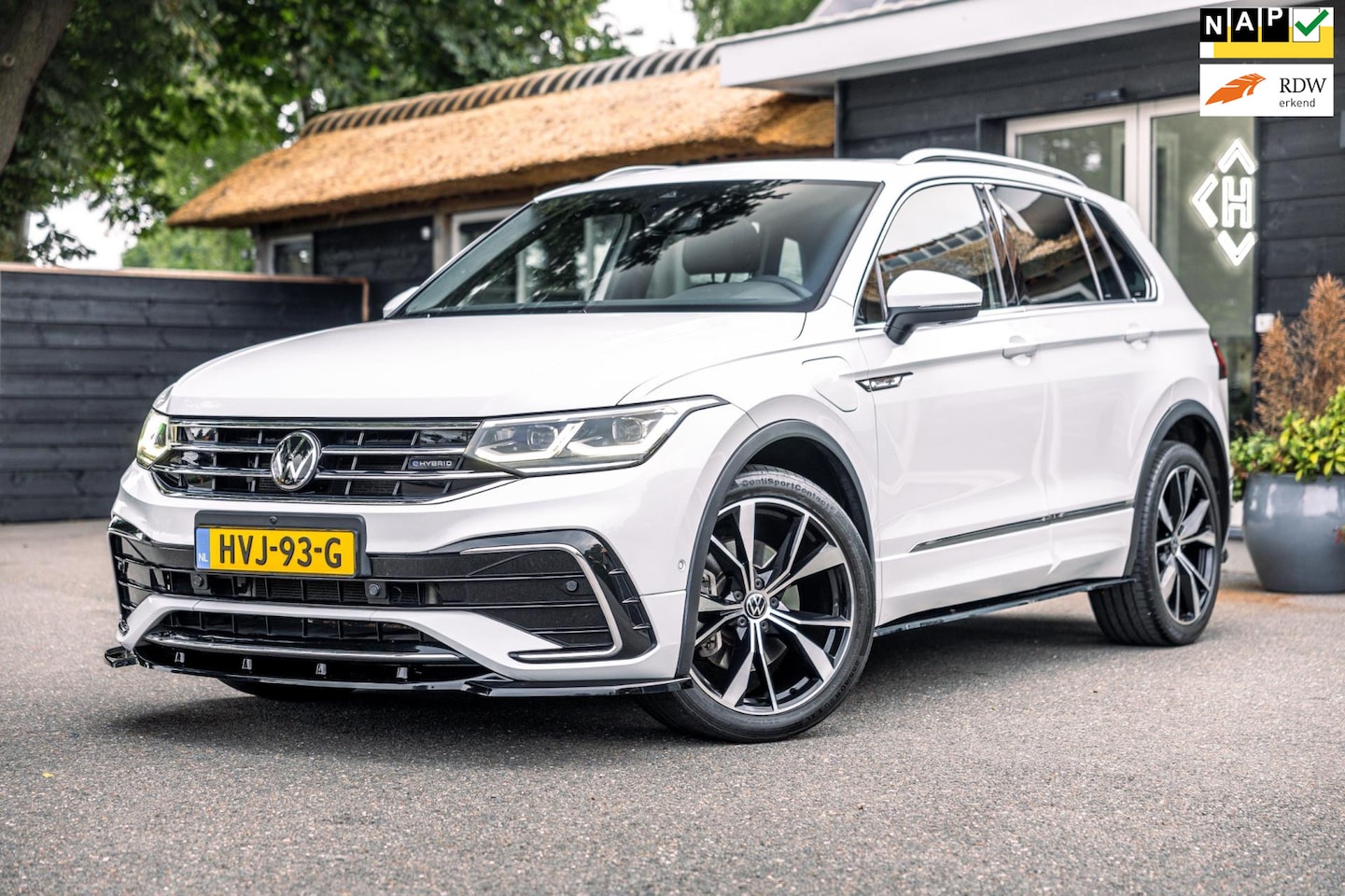 Volkswagen Tiguan - 1.4 TSI eHybrid R-Line Business Full options panorama I Led I Acc i - AutoWereld.nl