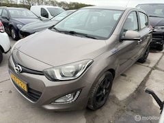Hyundai i20 - 1.2i i-Motion export/handel tik in de motor