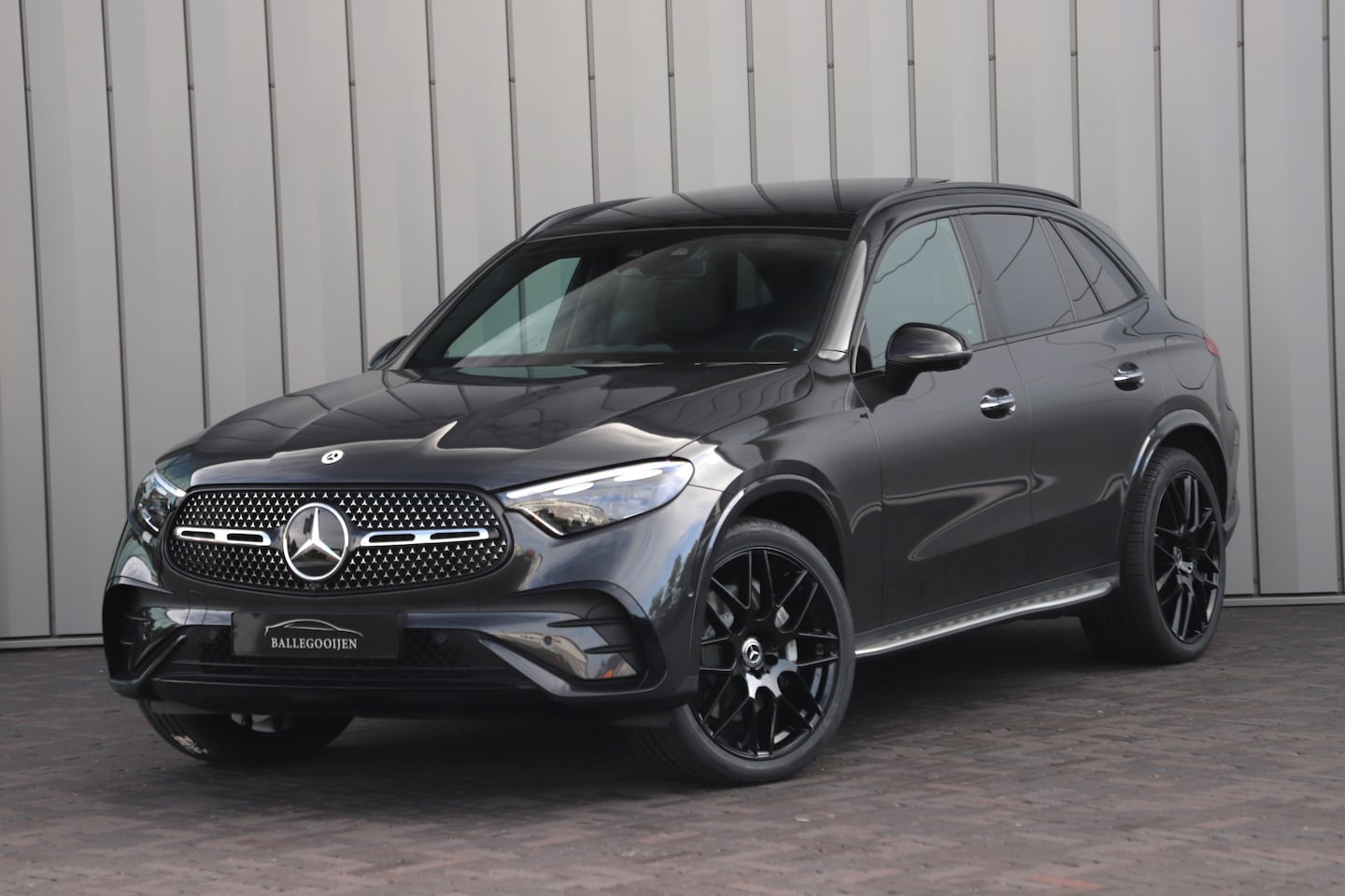 Mercedes-Benz GLC-klasse - 300e AMG 4-Matic | 313PK | Achterasbesturing | Luchtvering | Head-up | Massage | Keyles-go - AutoWereld.nl