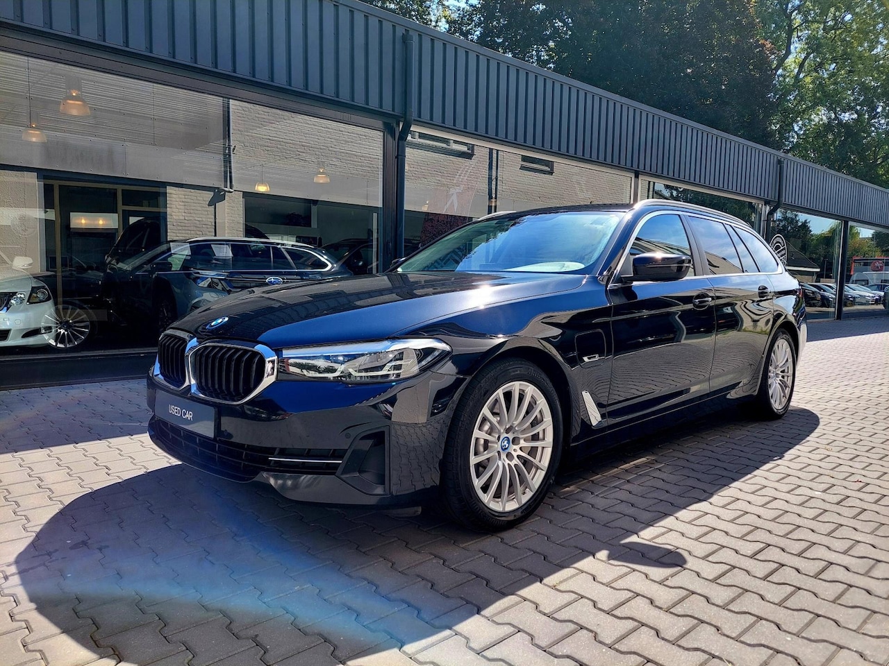 BMW 5-serie Touring - 520i Leer Navi Electrisch verstelbare stoel Achteruitrij camera Stoelverwarming Electrisch - AutoWereld.nl