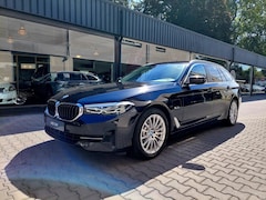 BMW 5-serie Touring - 520i Leer Navi Electrisch verstelbare stoel Achteruitrij camera Stoelverwarming Electrisch