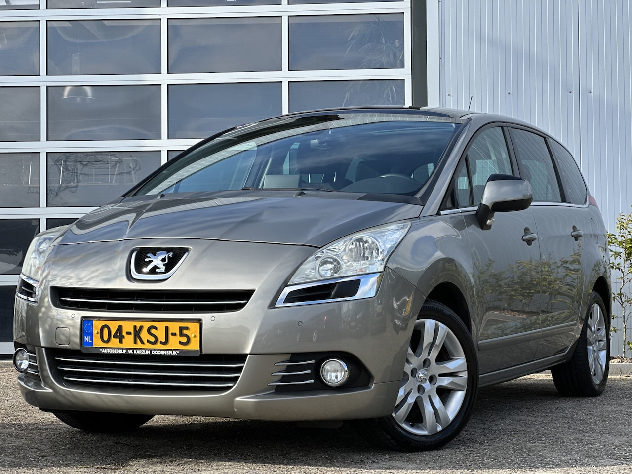 Peugeot 5008 - 1.6 VTi ST Premiere 120pk | 7-persoons | Bluetooth | Cruise Control | Navigatiesysteem | P - AutoWereld.nl