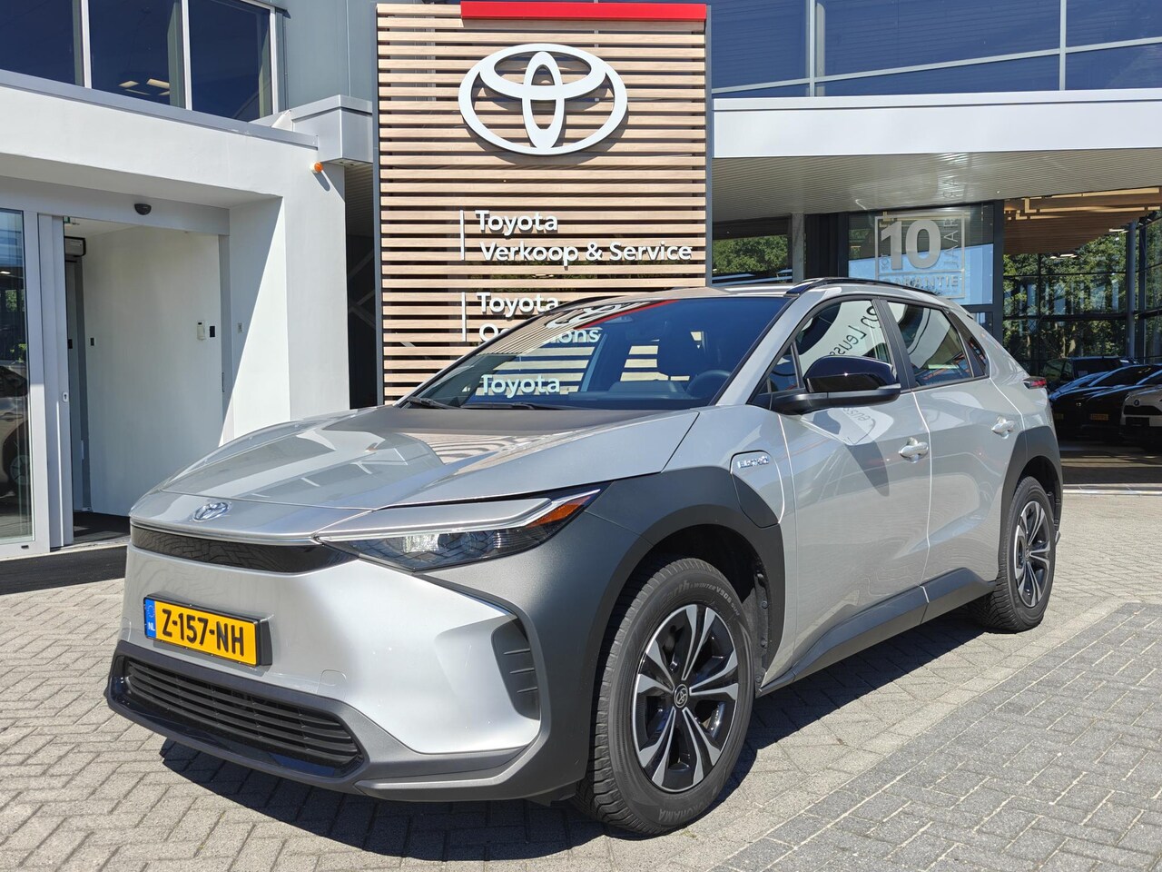 Toyota bZ4X - 71 kWh 3-FASE 150 kW-LADEN NAVI KEYLESS APPLE/ANDROID AD-CRUISE  CLIMA 18''LICHTMETAAL CAM - AutoWereld.nl