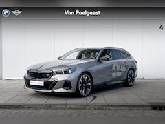 BMW i5 Touring - M60 xDrive 84 kWh 21 Inch / Stuurwielrand verwarming / Stoel verwarming Voor & Achter / Co