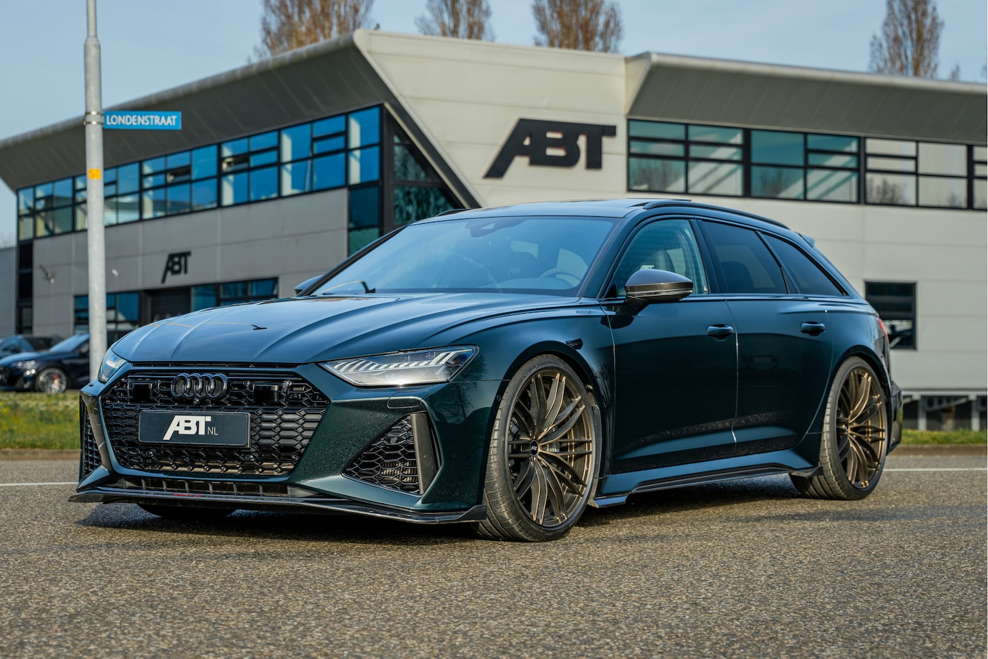 Audi RS6 - ABT RS6-S 700pk | ABT HR22 Matt Racing Gold | Audi Exclusive | Carbon optiek | RS Design p - AutoWereld.nl
