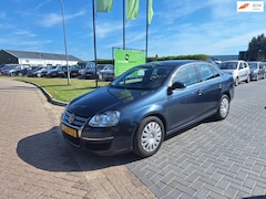 Volkswagen Jetta - 1.6 FSI Comfortline / Nette auto / APK oktober 2026
