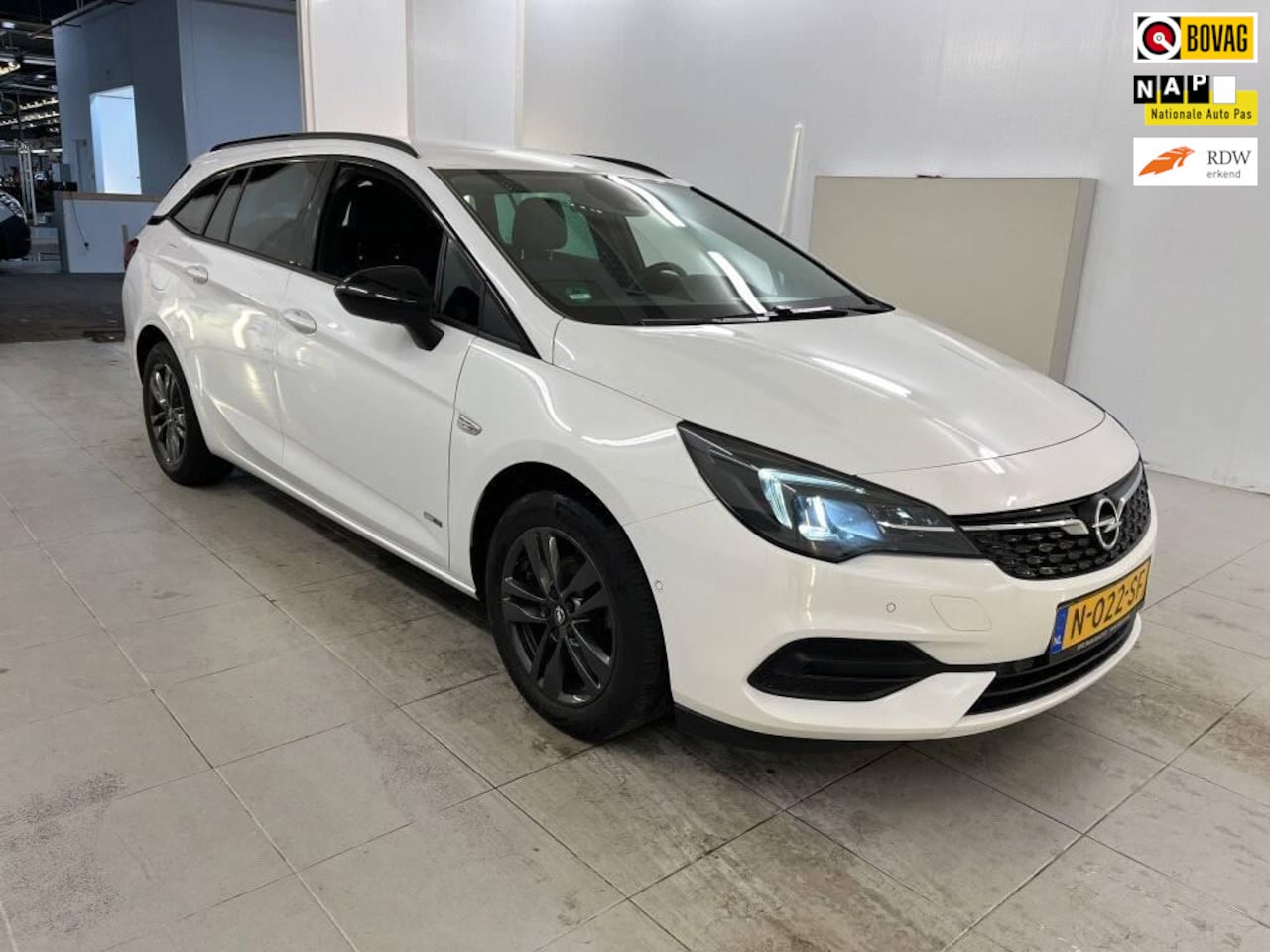 Opel Astra Sports Tourer - 1.2 T 110PK Design & Tech+Led+navigatie+camera+Half-leder = 21-DECEMBER 2021 - AutoWereld.nl