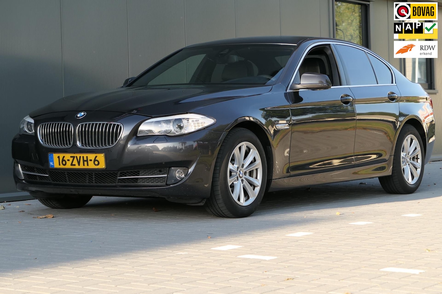 BMW 5-serie - 520i Upgrade Edition NAP Carplay Sportstoelen Leder Memory - AutoWereld.nl