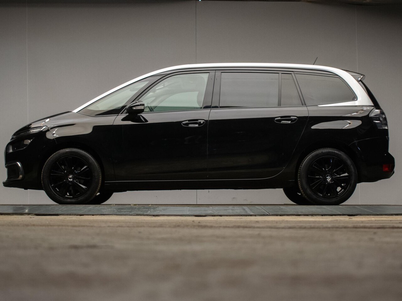 Citroën Grand C4 SpaceTourer - 1.2 PureTech Shine Sport 7p (PANORAMADAK,NAVI,CAMERA,CRUISE,LED,BLACKEDITION,SPORTSTOELEN, - AutoWereld.nl