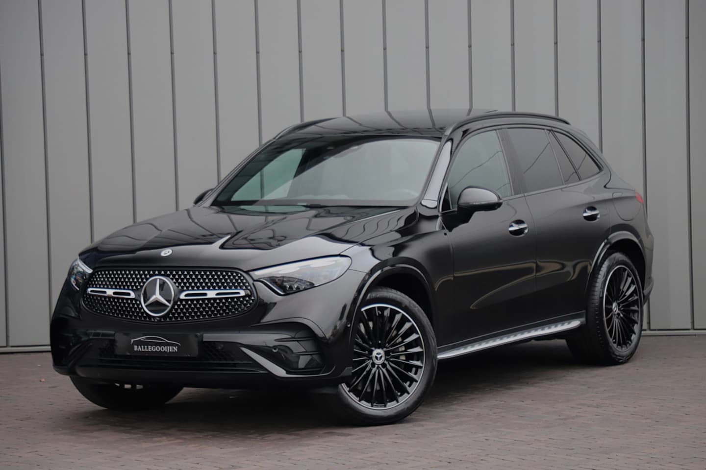 Mercedes-Benz GLC-klasse - 300e AMG 4-Matic | 313PK | Head-up | Keyles-go | Massage | Pano | Digital-light | Stoelkoe - AutoWereld.nl