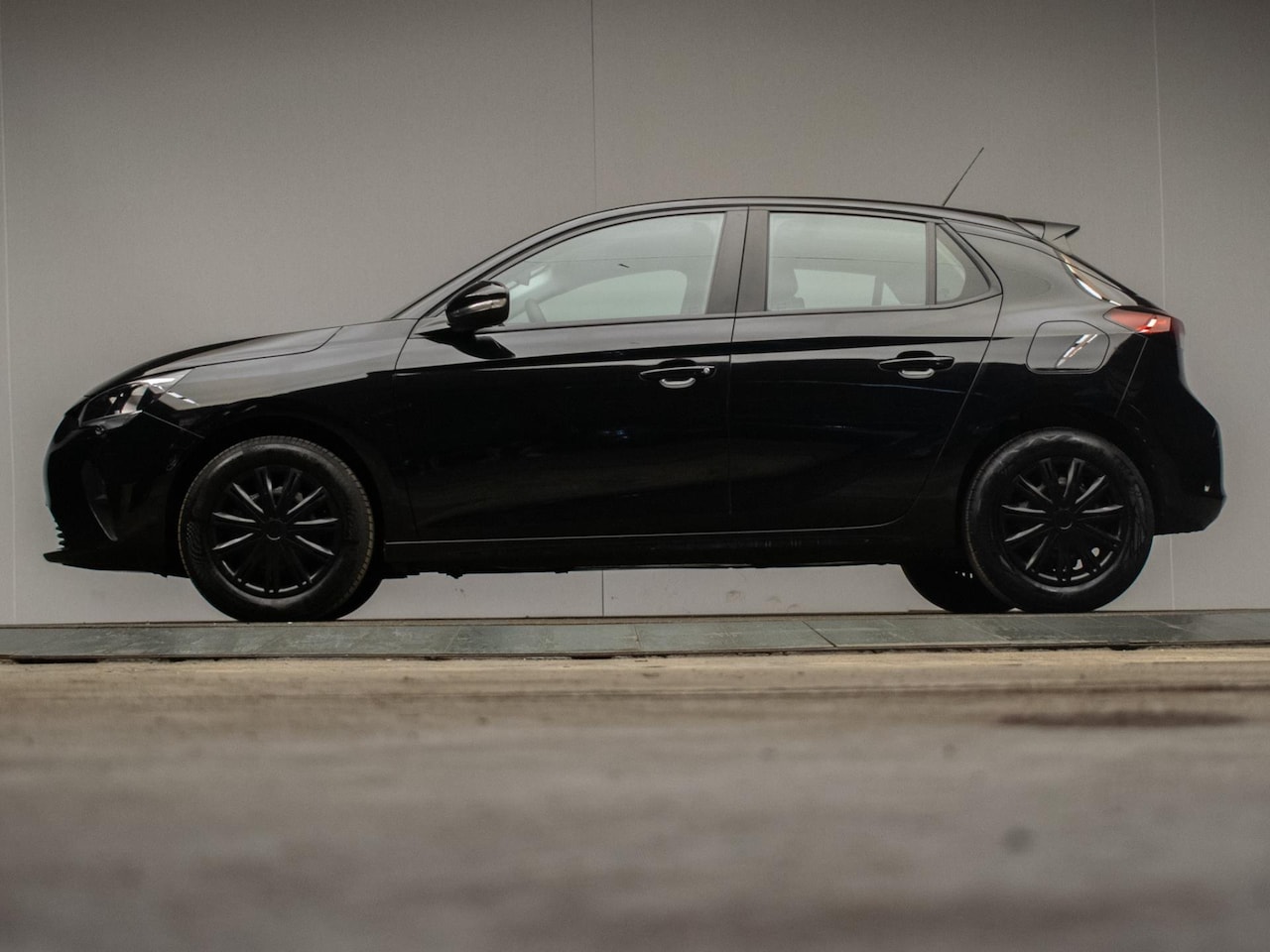 Opel Corsa - 1.2 Edition Sport ,(NAVI,CLIMATE,CRUISE,PDC,LED,BLACK EDITION,BLUETOOTH,ELEKTRISCH PAKKET, - AutoWereld.nl