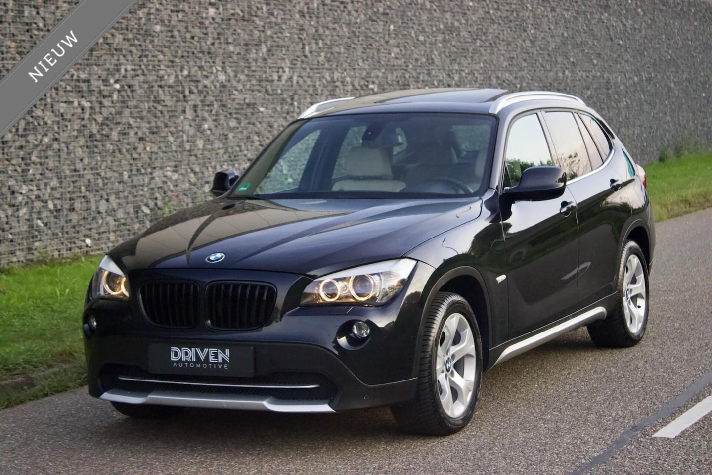 BMW X1 - xDrive28i |Pano - M Sportstoelen - Climate - Trekhaak - AutoWereld.nl