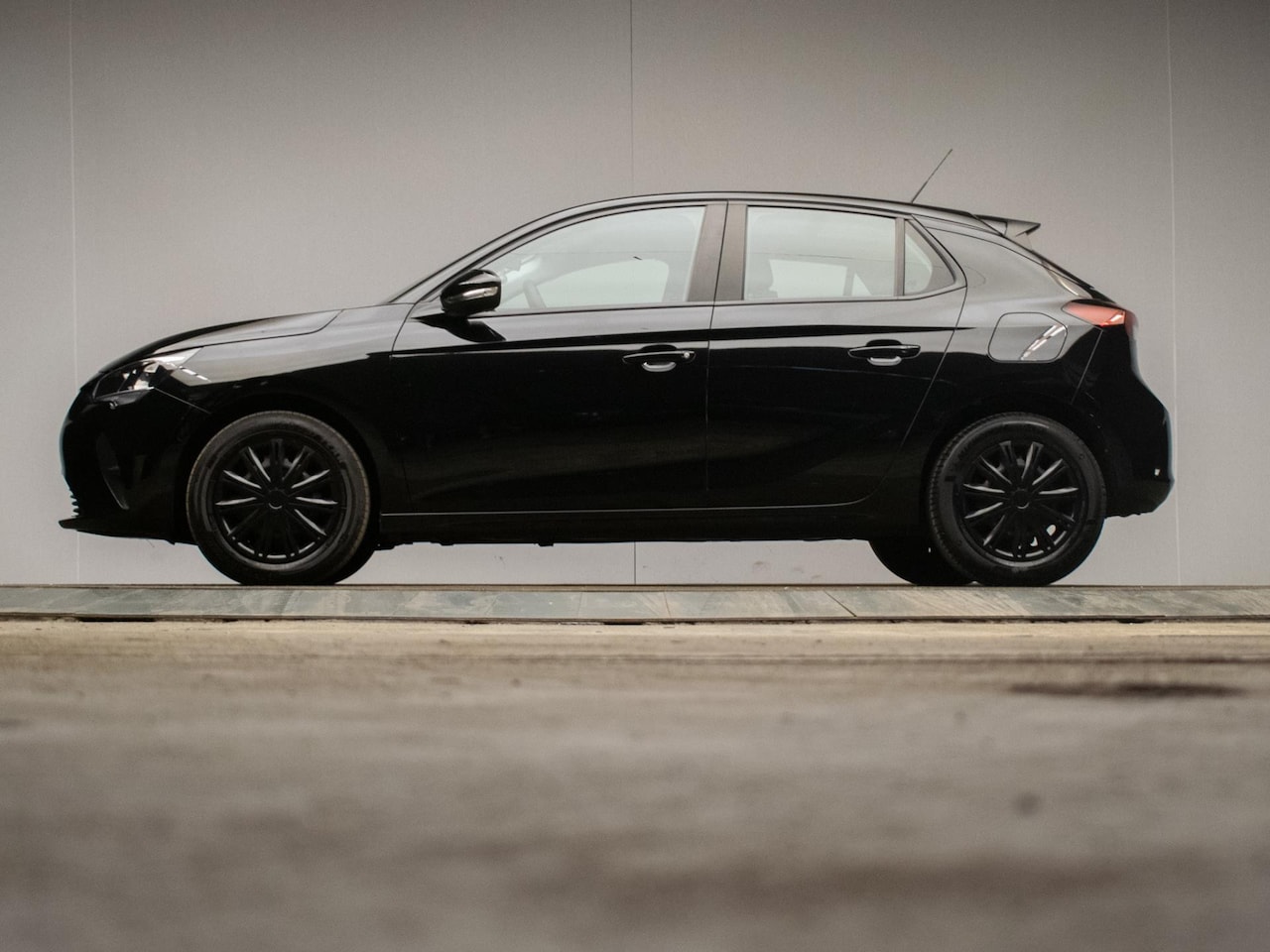 Opel Corsa - 1.2 Edition Sport (APPLE CARPLAY,NAVI,CAMERA,PDC,CRUISE,CLIMATE,LANE ASSIST,BLACK EDITON,S - AutoWereld.nl