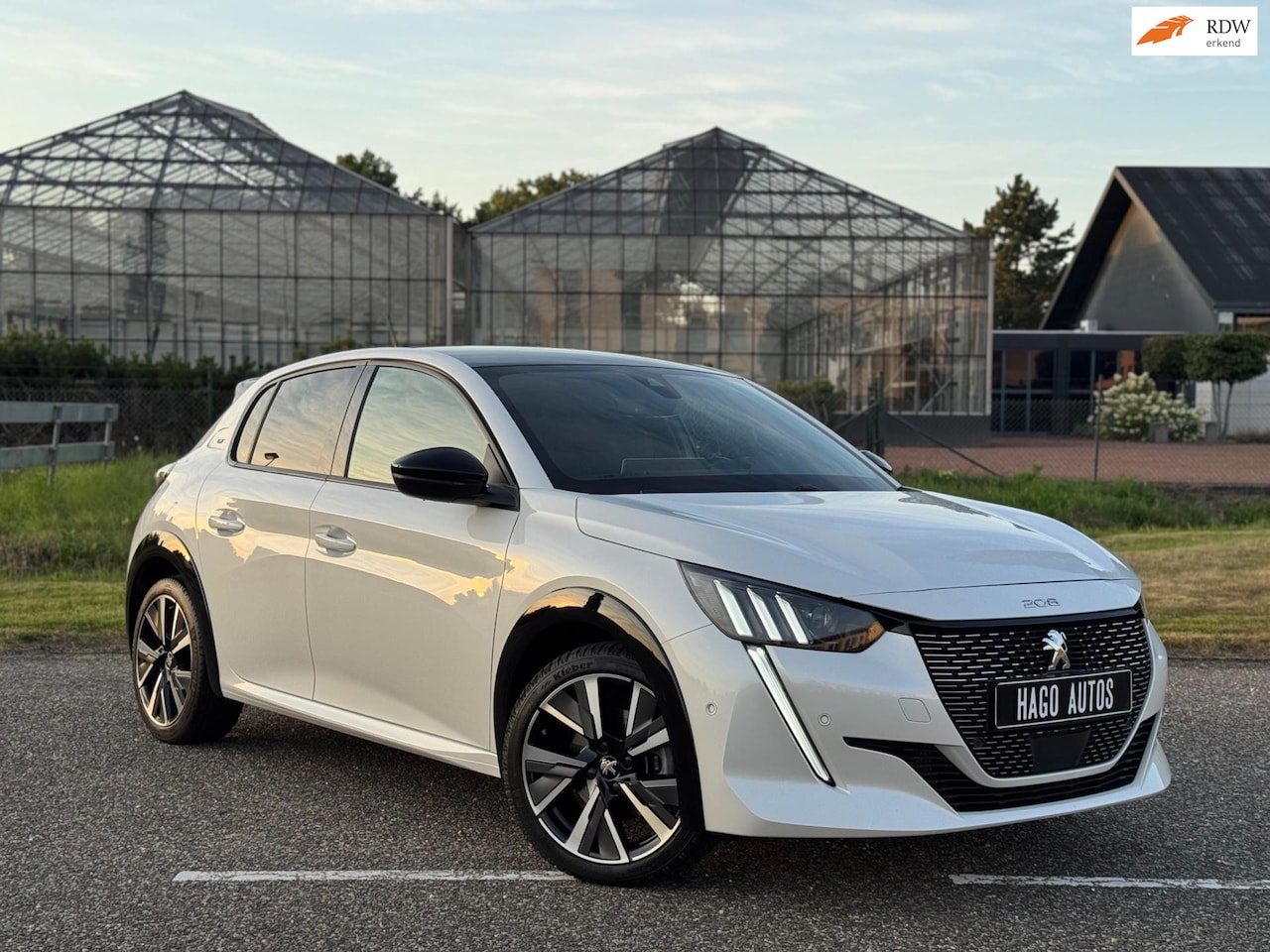 Peugeot 208 - 1.2 PureTech GT AUT Carplay | VIRTUAL | Sfeerv. | ACC | Blind Spot | Camera - AutoWereld.nl