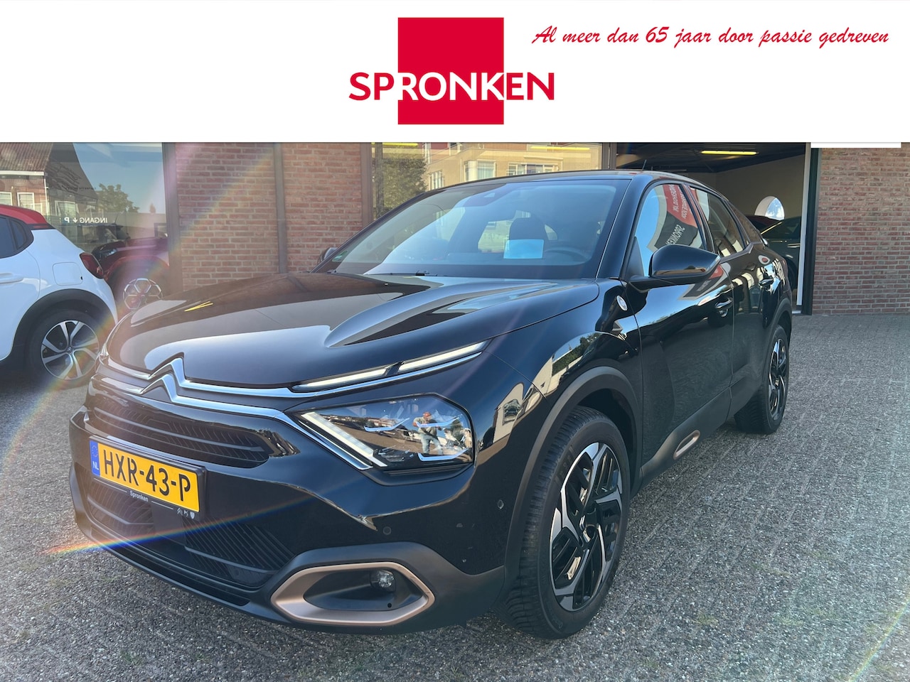 Citroën C4 - 1.2 PureTech Shine Navi-Camera-Headup-Stoelverwarming-Stuurverwarming-Voorruitverwarming - AutoWereld.nl