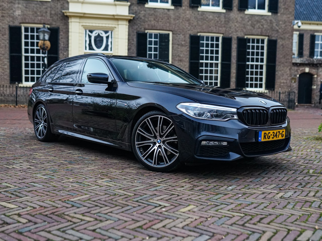 BMW 5-serie Touring - [G31] 520iA High Executive M-Sport l LED l Camera l Comfortstoelen - AutoWereld.nl