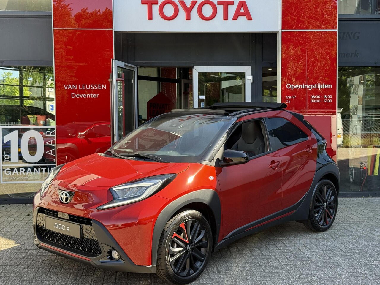 Toyota Aygo X - PREMIUM NIEUW UIT VOORRAAD LEVERBAAR! CABRIODAK LED NAVI KEYLESS - AutoWereld.nl