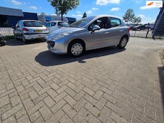 Peugeot 207 - 1.4-16V XR