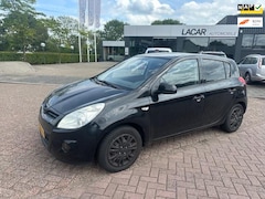 Hyundai i20 - 1.4i DynamicVersion.bj.2009.kleur:zwart.5 deurs.airco.exportauto met werk.APK 04/2026 en N