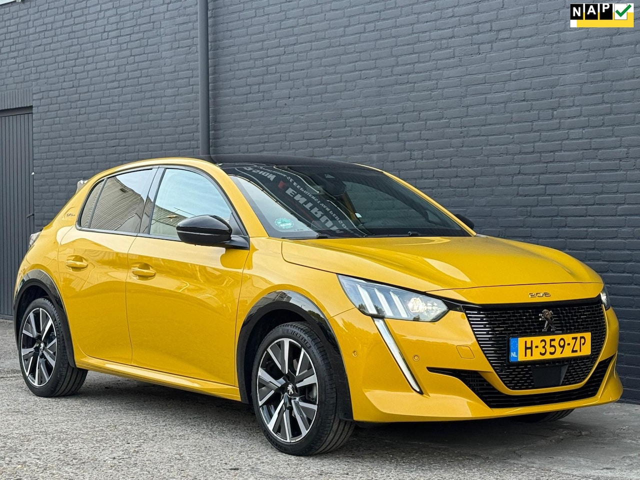 Peugeot 208 - 1.2 PureTech GT-Line | 1STE EIGENAAR | PANO | CARPLAY | CAMERA | NWE APK - AutoWereld.nl