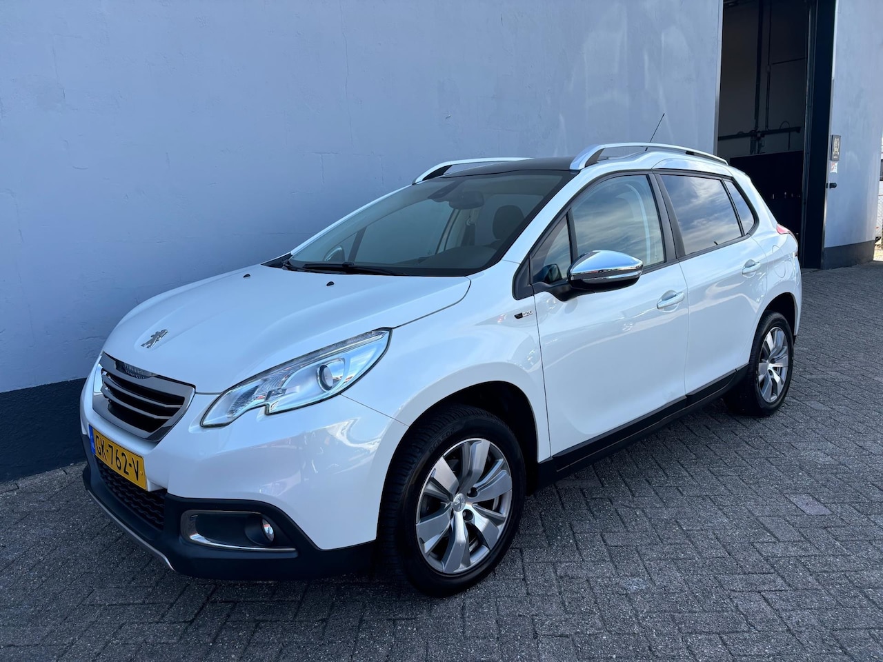 Peugeot 2008 - 1.2 Style Automaat - Panorama Dak - AutoWereld.nl