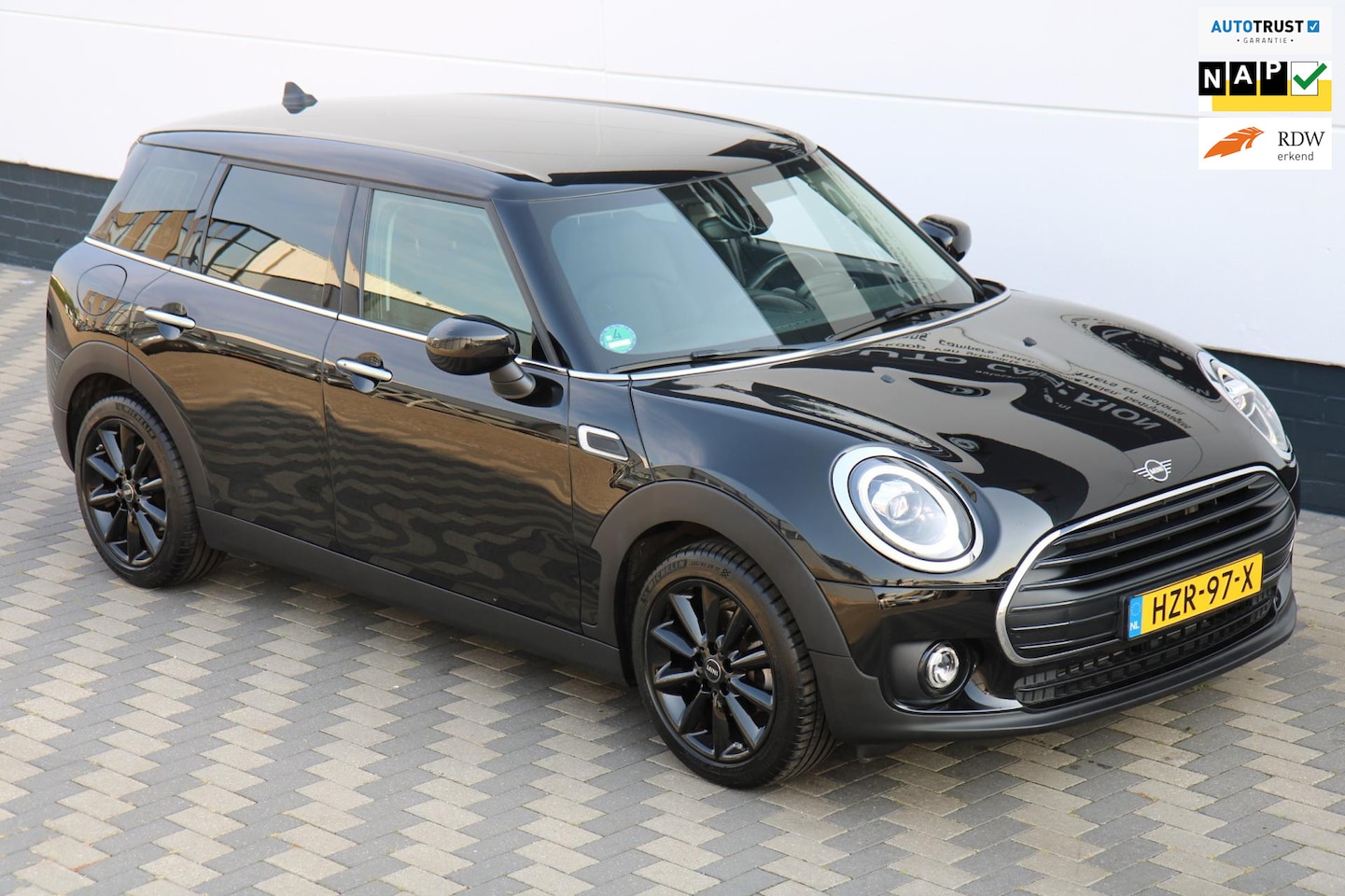 MINI Clubman - 1.5 Navi Carplay Leder Keyless 1ste Eig !! - AutoWereld.nl