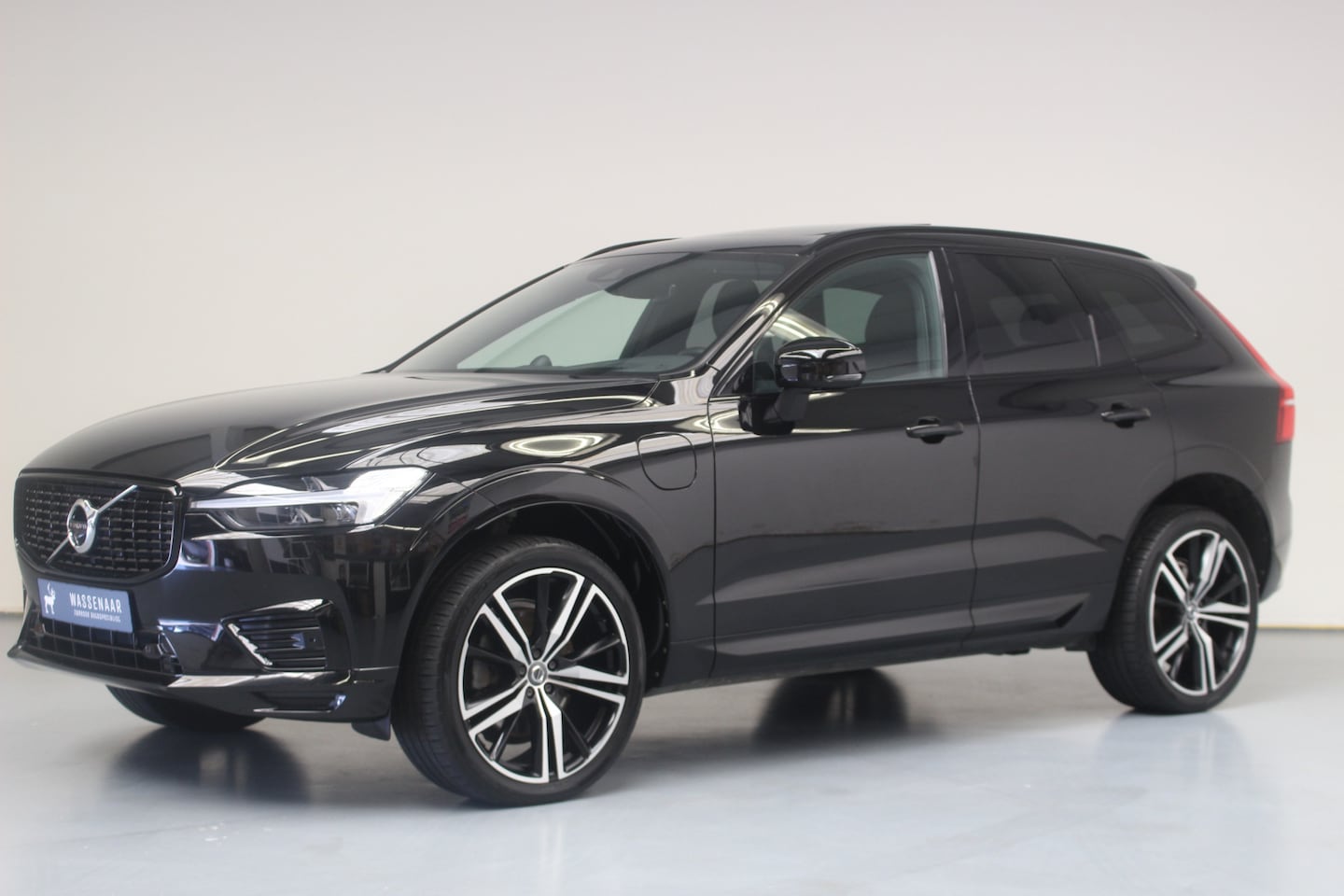 Volvo XC60 - Recharge T6 AWD R-Design | Rijklaarprijs | Luchtvering | Bowers & Wilkins | - AutoWereld.nl