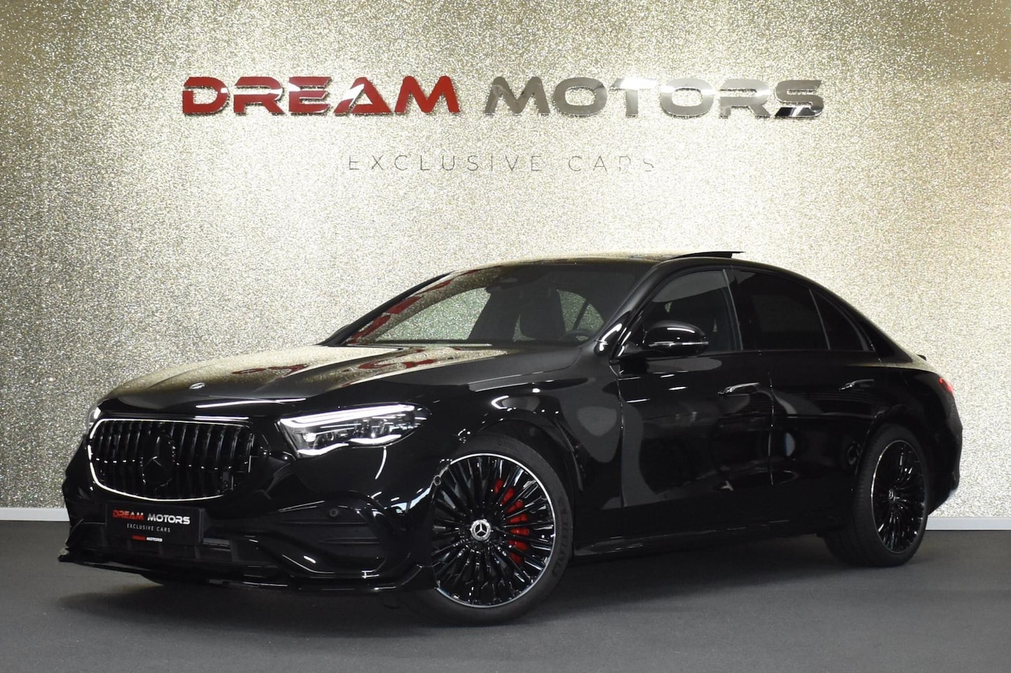 Mercedes-Benz E-klasse - 300 e AMG 313pk | E53 AMG | SUPERSCREEN | BURMESTER 4D | PANODAK - AutoWereld.nl
