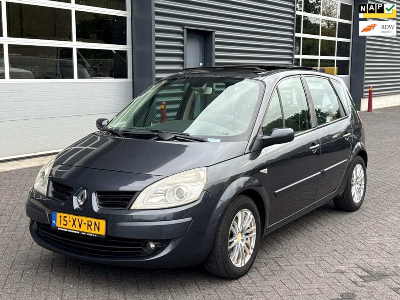 Renault Scénic - 2.0-16V Business Line 2.0-16V Business Line, panoramadak, trekhaak, clima - AutoWereld.nl