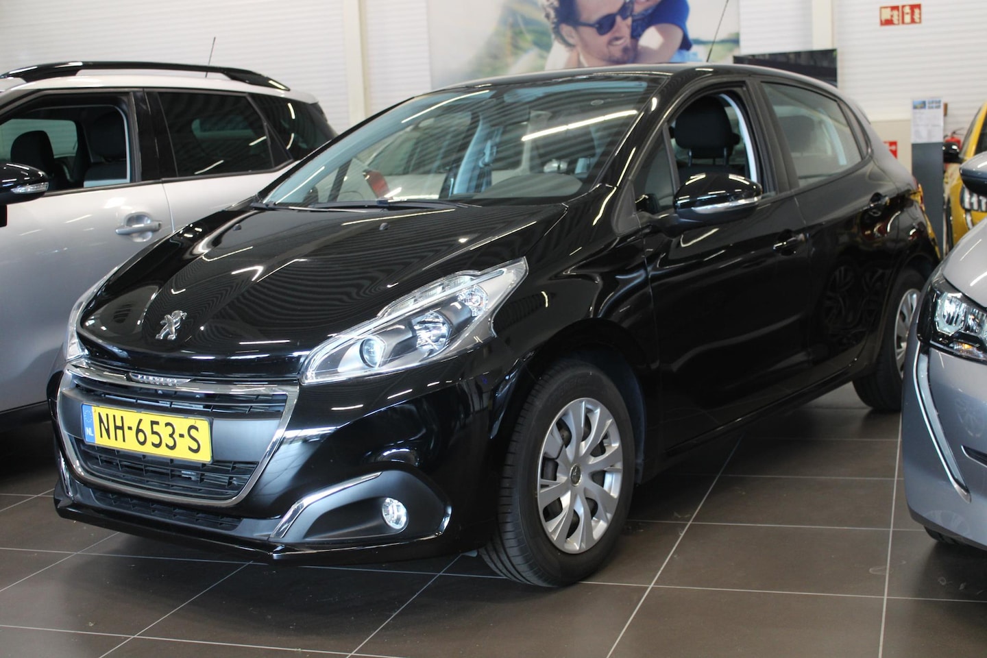 Peugeot 208 - 1.2 PureTech Blue Lion TREKHAAK - 15.000 KM - AutoWereld.nl