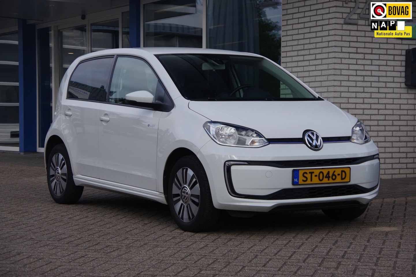 Volkswagen e-Up! - Stoelverwarming, voorruitverwarming, parkeersensoren - AutoWereld.nl