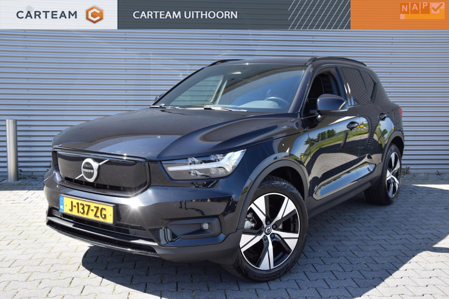 Volvo XC40 - Recharge P8 AWD R-Design Recharge P8 AWD R-Design (incl. 12 maanden basis garantie) - AutoWereld.nl
