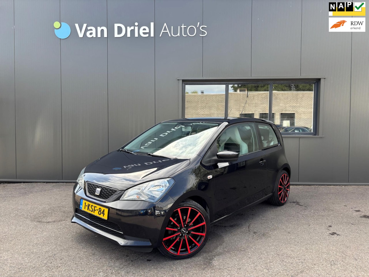 SEAT Mii - 1.0 Style Chic / Airco / Navigatie / Parkeersensoren achter! - AutoWereld.nl