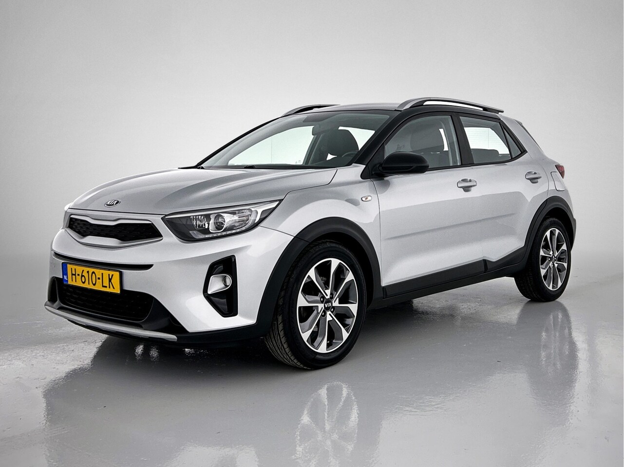 Kia Stonic - 1.0 T-GDi MHEV DynamicLine | 119PK | 1e eigenaar | Navigatie | - AutoWereld.nl