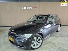 BMW 3-serie Touring - 318i High Executive | Clima | Navi | Pano | Cruise | PDC | Stoelverwarming |
