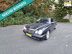 Mercedes-Benz E-klasse - 230 Avantgarde NETTE AUTO RIJDT EN SCHAKELT GOED