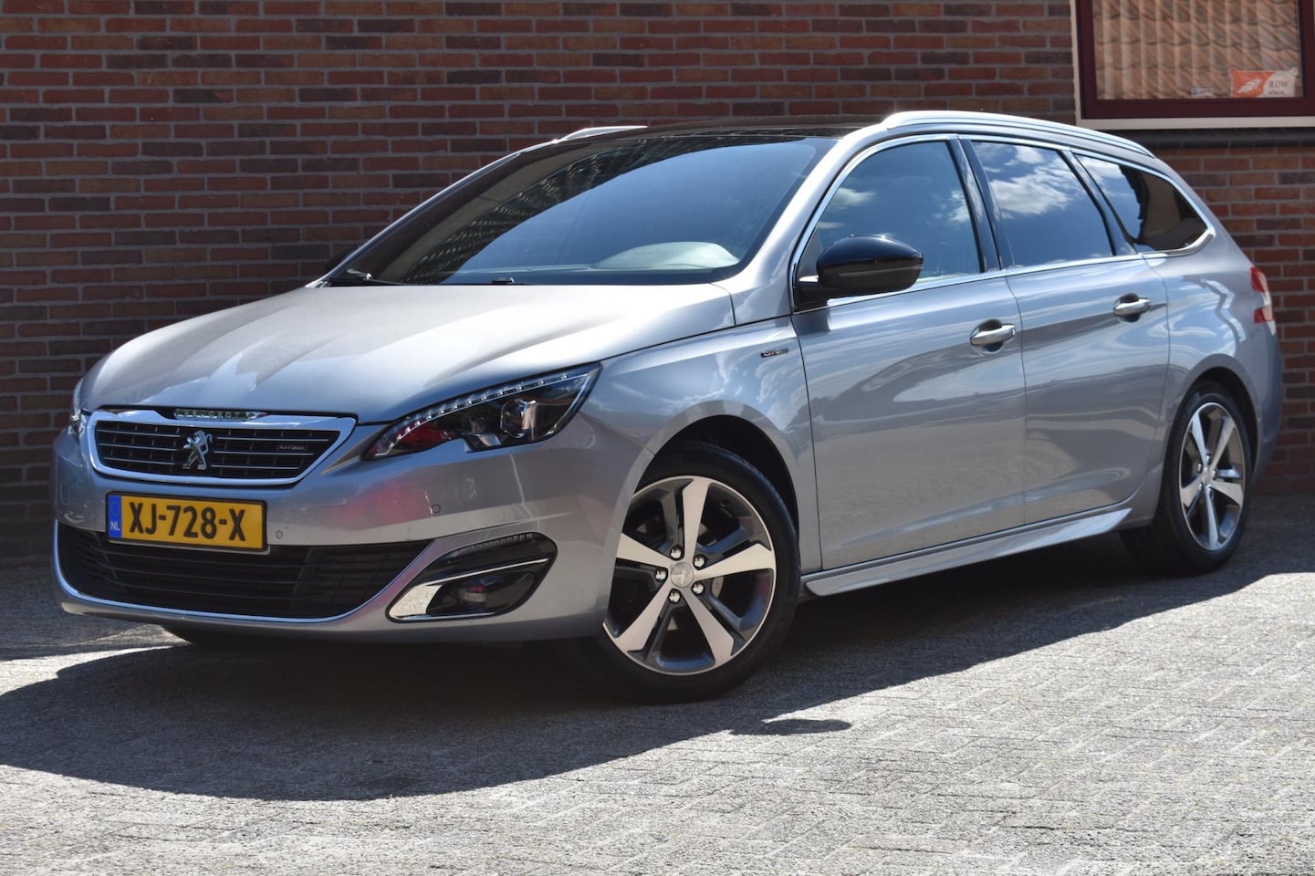 Peugeot 308 SW - 1.2 PureTech GT-line '17 LED Pano Clima Navi Cruise Inruil mogelijk - AutoWereld.nl