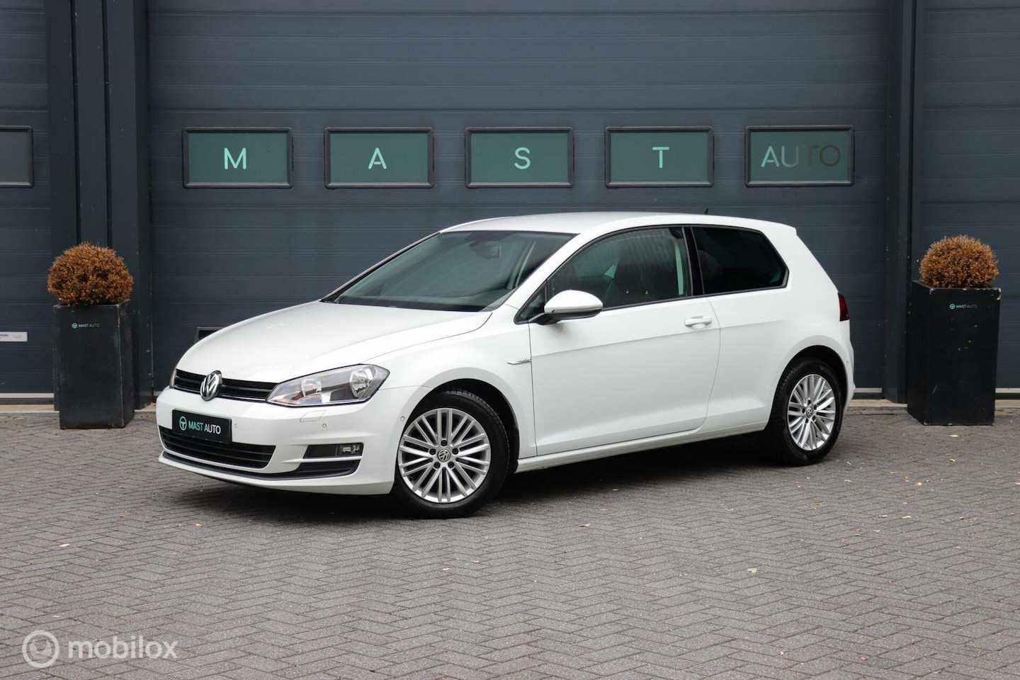 Volkswagen Golf - 1.2 TSI Highline Cup| Park assist | Navi | Stoelverwarming - AutoWereld.nl