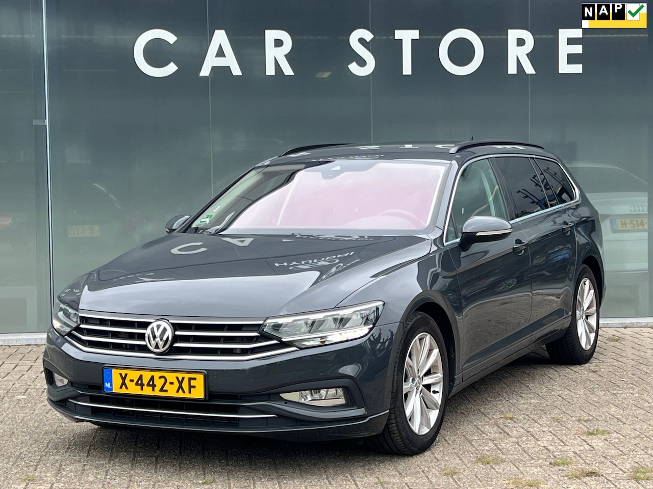 Volkswagen Passat Variant - 1.5 TSI Elegance Business R AUTOMAAT - AutoWereld.nl