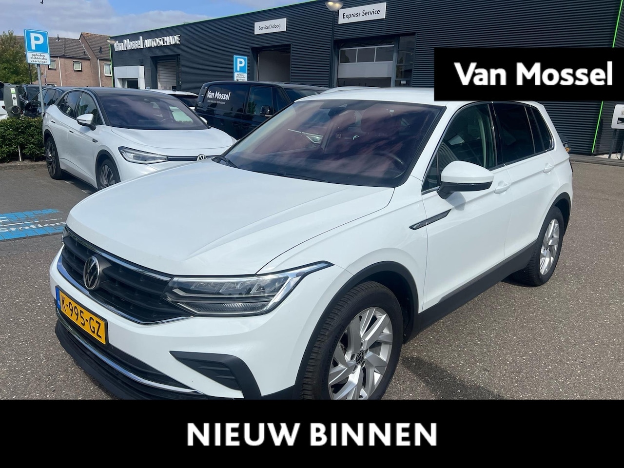 Volkswagen Tiguan - 1.5 TSI Life Business | 130 PK | Trekhaak Elektronisch Zwenkbaar | Navigatie | Ergo Stoele - AutoWereld.nl