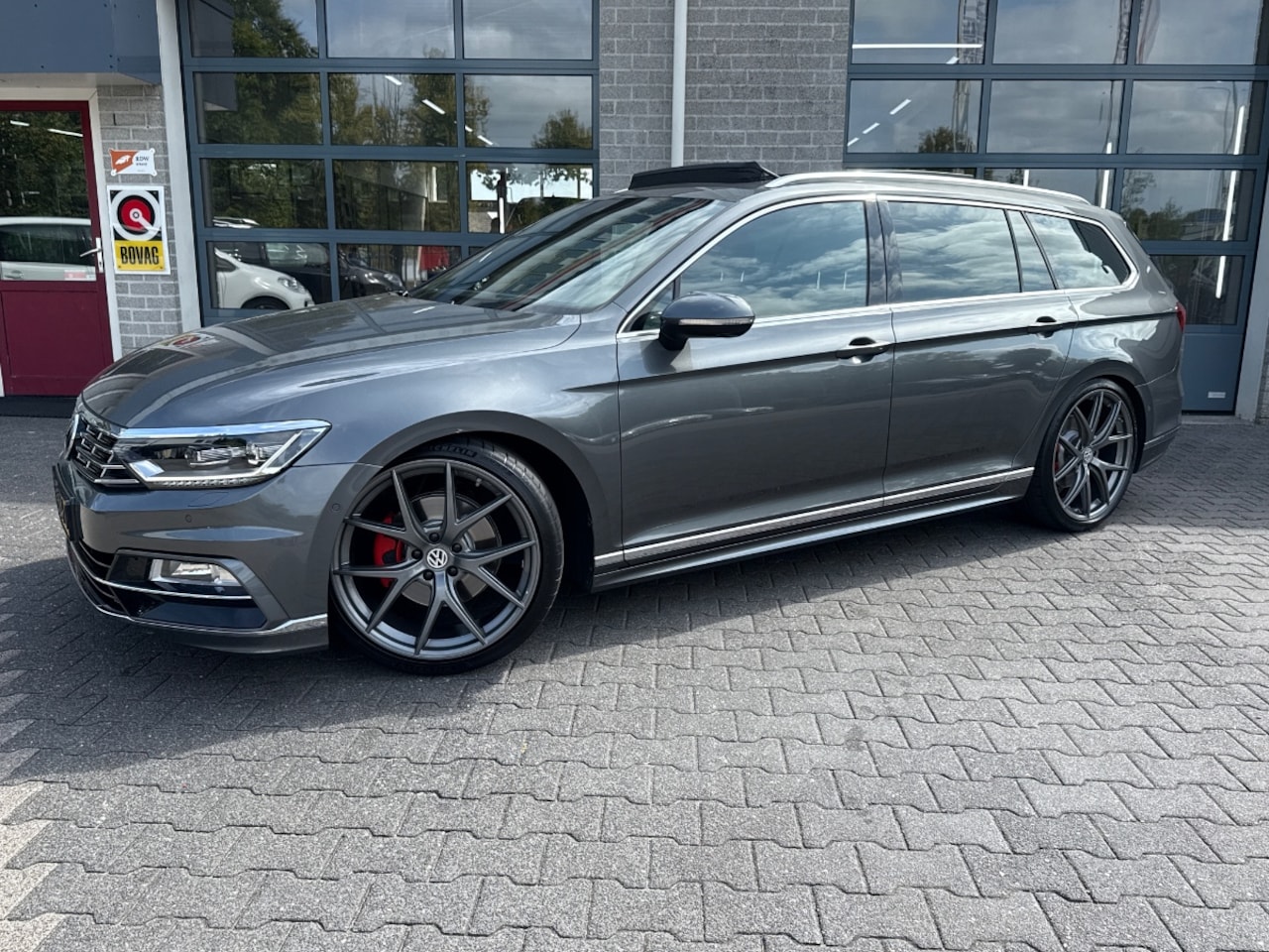 Volkswagen Passat Variant - 2.0 TSI 4Motion Highline | UNIEK! | SCHUIFDAK | AFN. TREKHAAK | - AutoWereld.nl