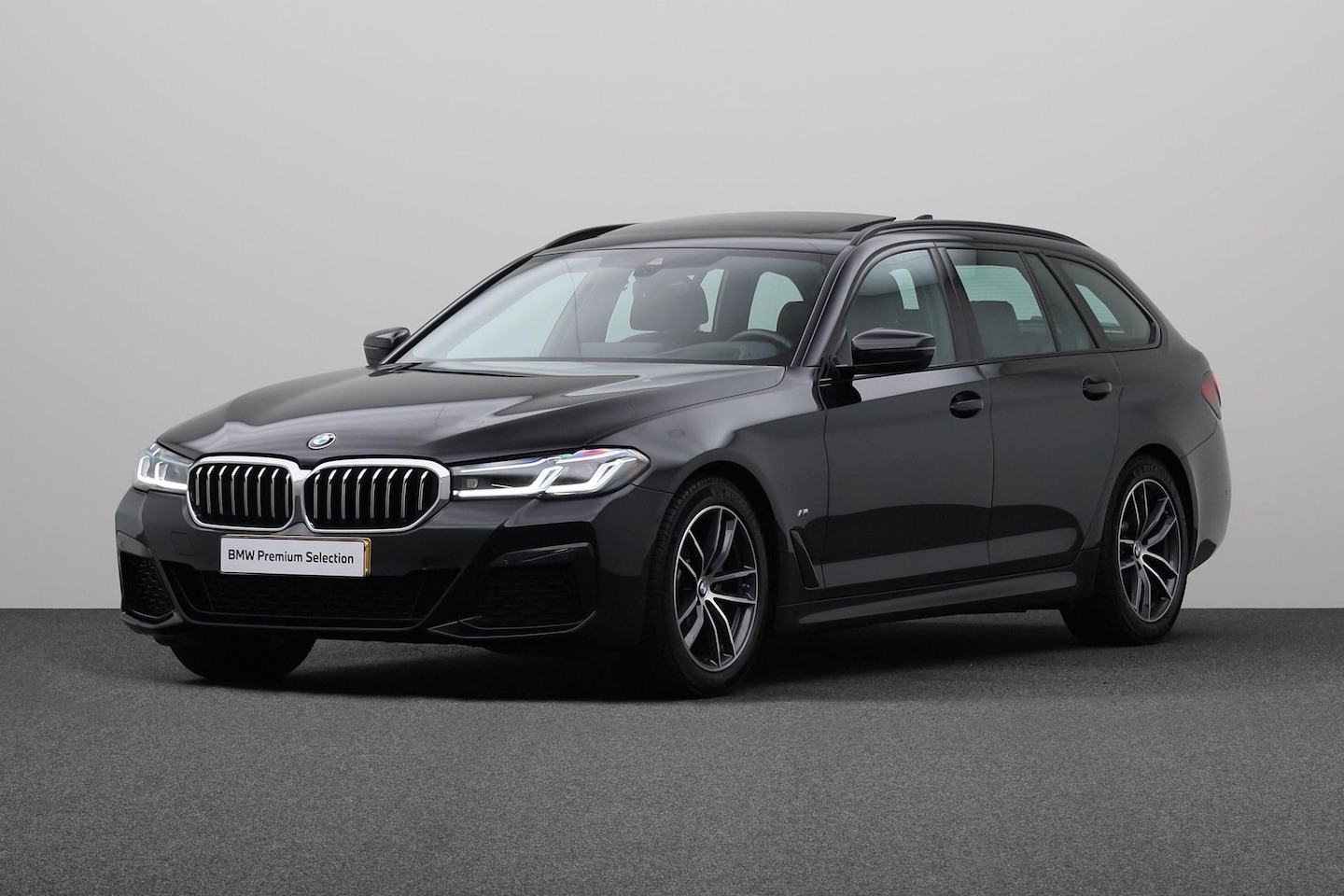 BMW 5-serie Touring - 520i High Executive M Sport pakket | BMW Head-Up Display | BMW Laserlight | Glazen Panoram - AutoWereld.nl