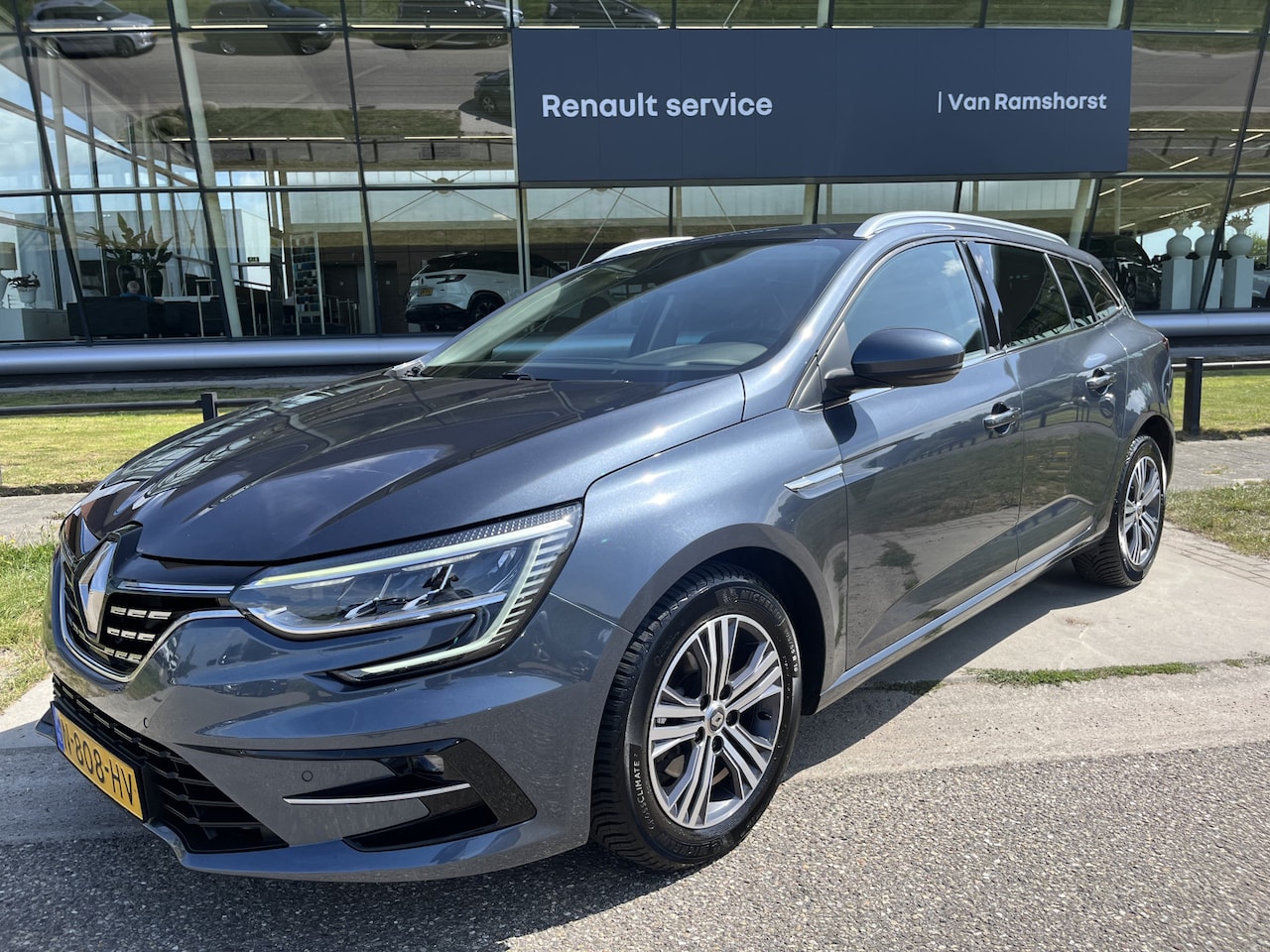 Renault Mégane Estate - 1.3 TCe Intens / Automaat / Trekhaak / Keyless / Cruise / Climate / Applecarplay - Android - AutoWereld.nl