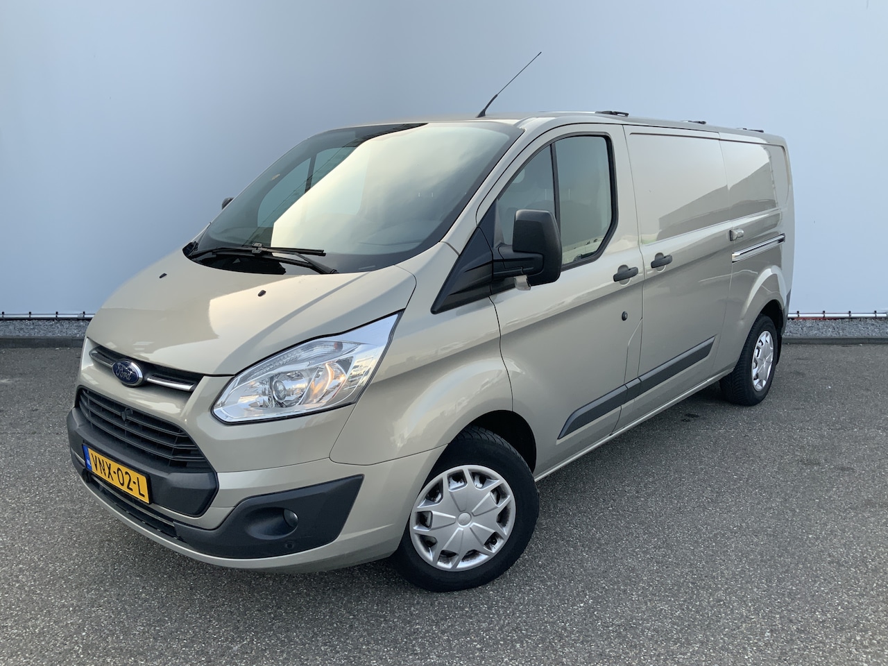 Ford Transit Custom - 340 2.0 TDCI L2H1 Trend Airco Cruise 3 Zits Dub Schuifdeur Trekhaak 2800 kg Dakdragers Eur - AutoWereld.nl