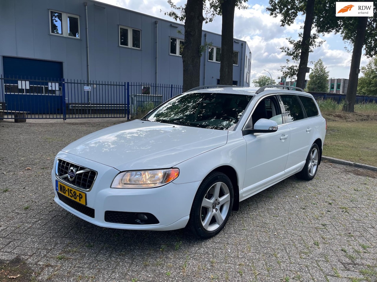 Volvo V70 - 2.4 D5 Momentum Bj 2011 - AutoWereld.nl