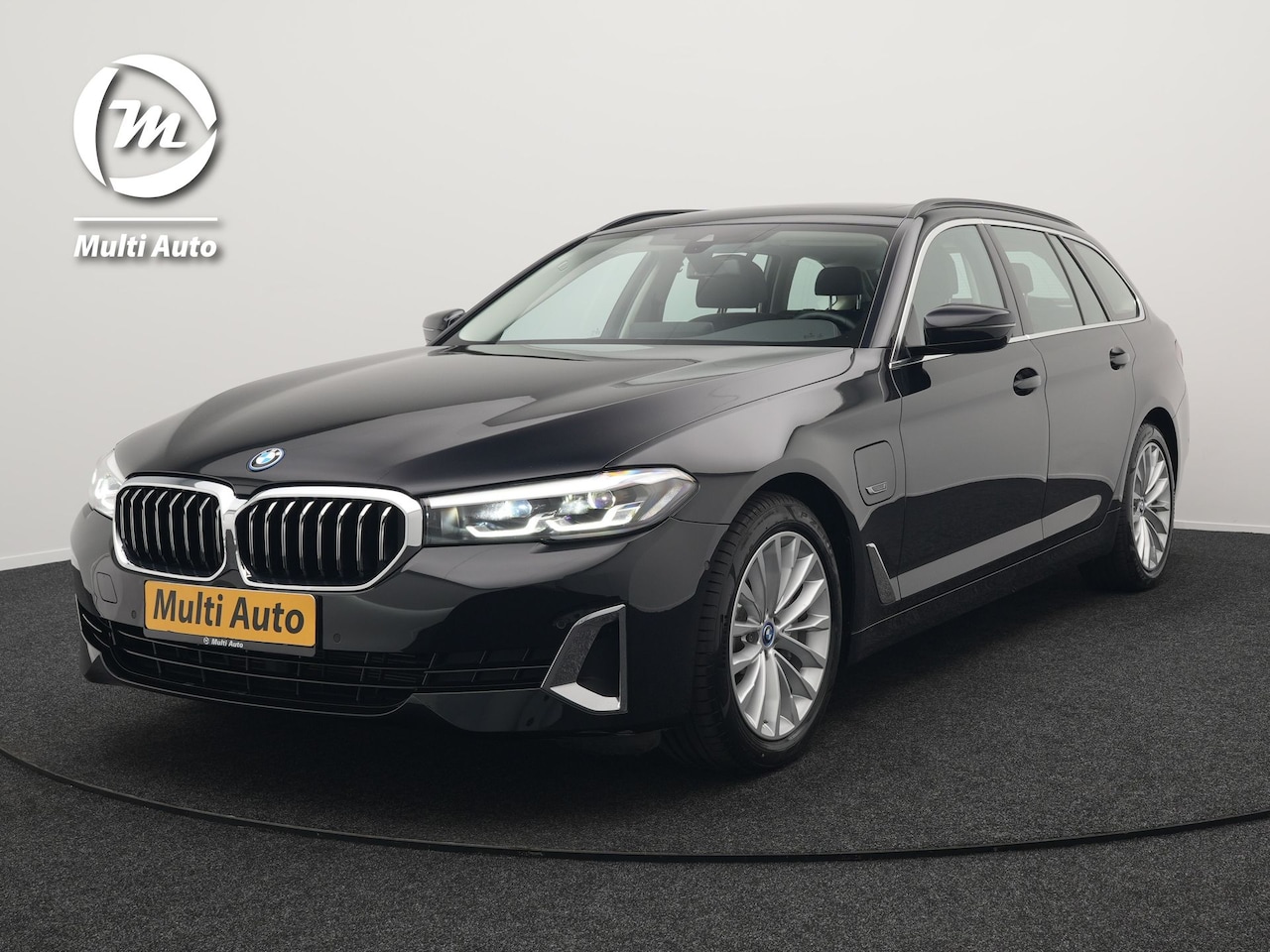 BMW 5-serie Touring - 530e Luxury Line Plug In Hybrid 294pk Dealer O.H PHEV | Trekhaak Af Fabriek | Panodak | Ca - AutoWereld.nl