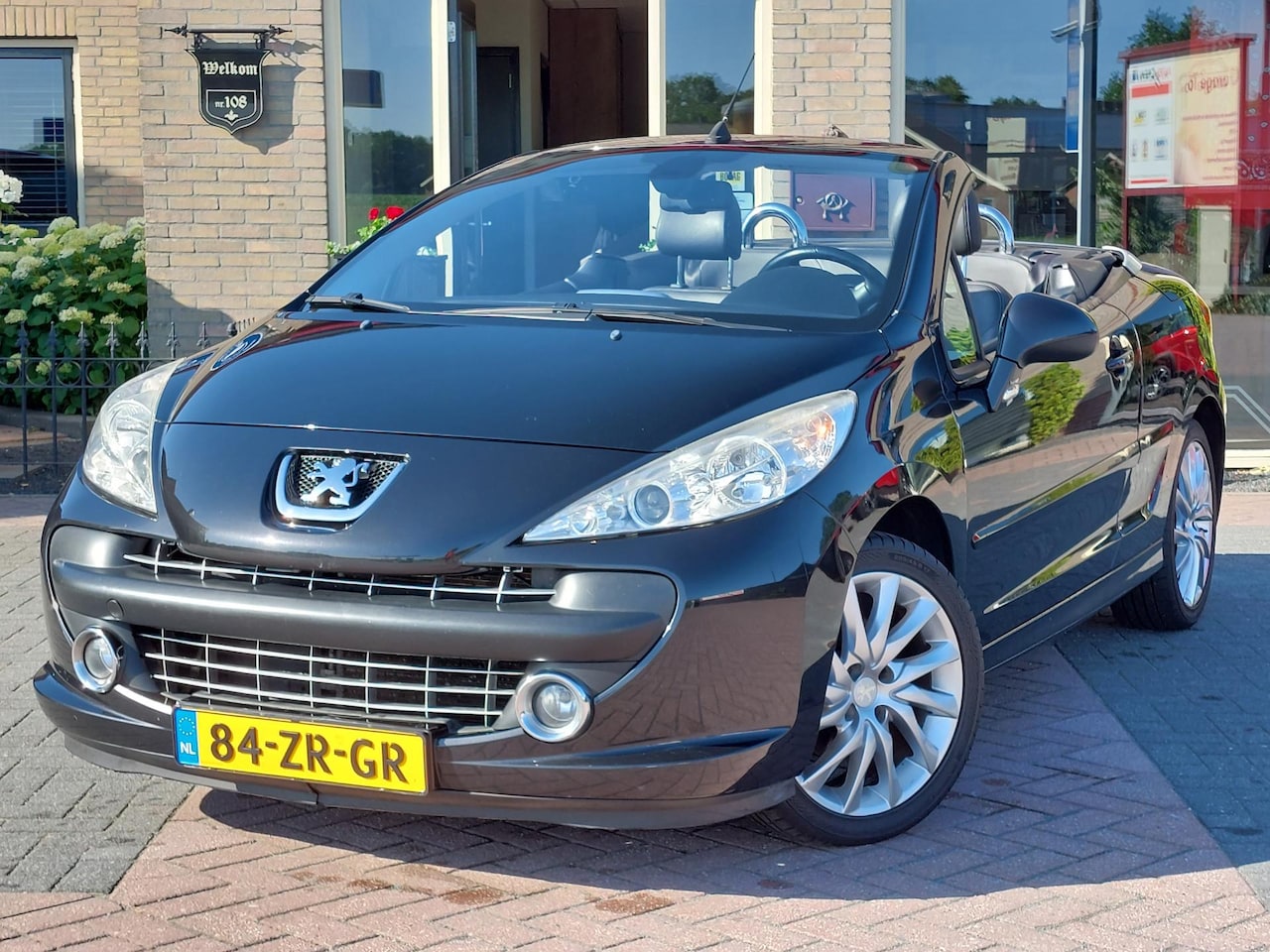Peugeot 207 CC - 1.6 VTi Roland Garros | Koppakking lek - AutoWereld.nl