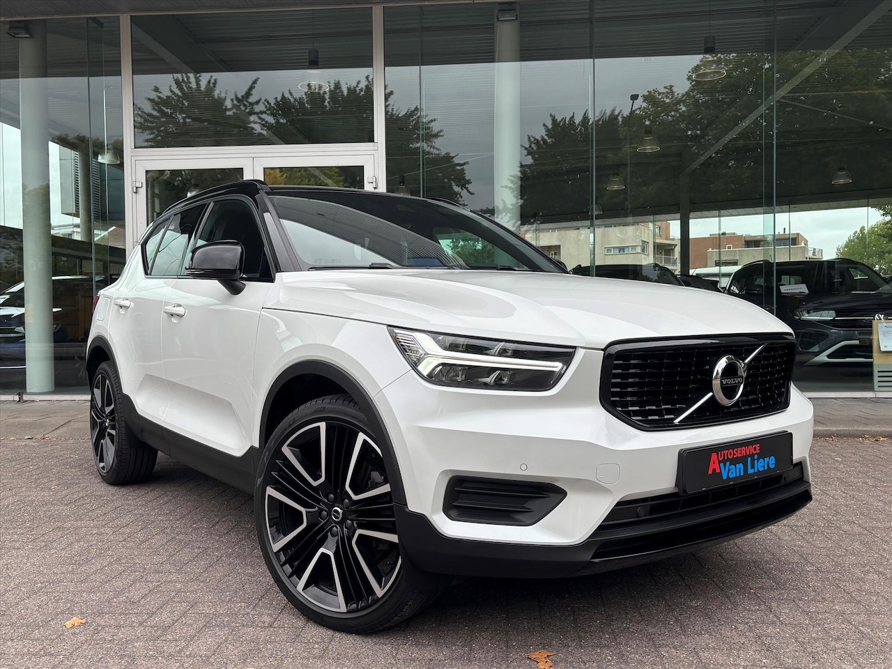 Volvo XC40 - 1.5 T4 211pk R-Design|Trekhaak|Carplay|Navi|21"LM| ACC| Rijklaarprijs incl 1 jaar BOVAG Ga - AutoWereld.nl